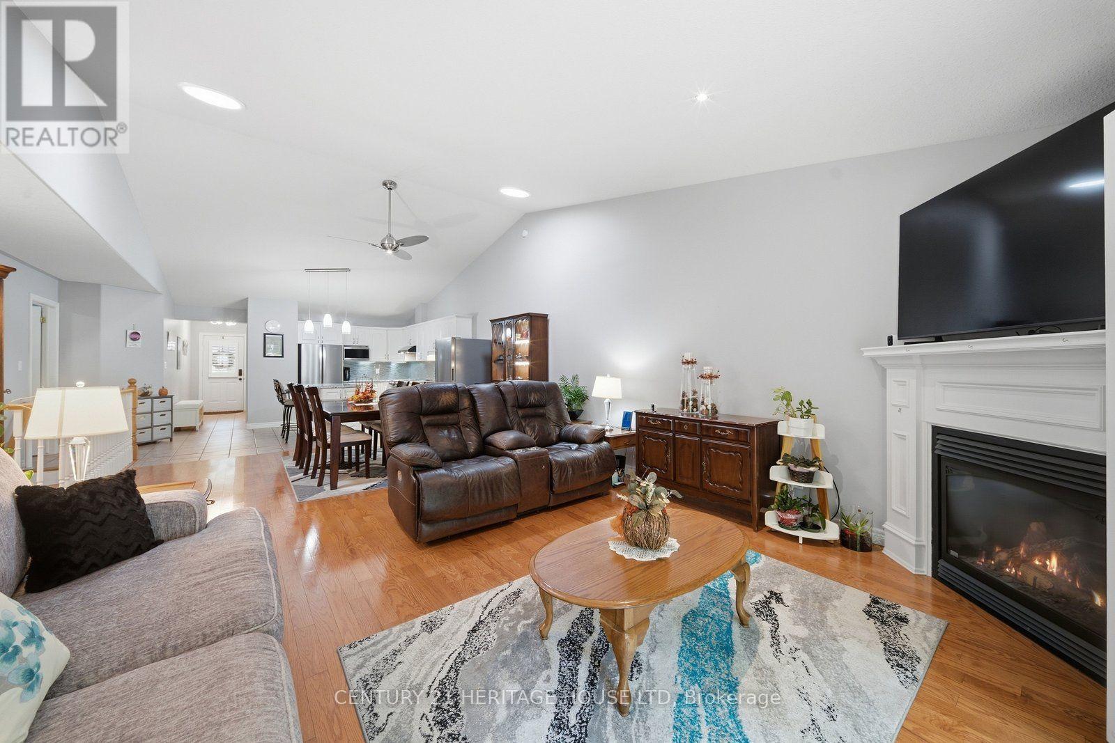 8 - 633 Park Road N Property Photo 13