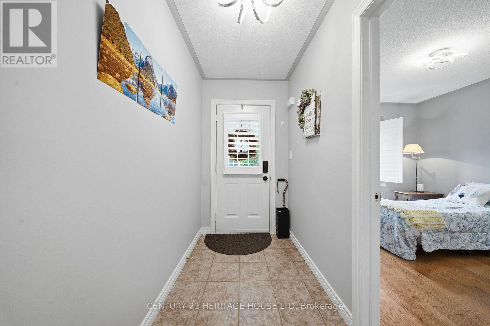 8 - 633 Park Road N Property Photo 29