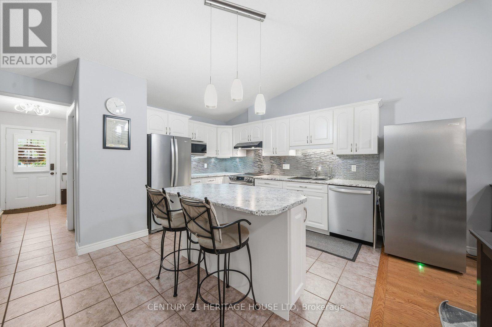 8 - 633 Park Road N Property Photo 31