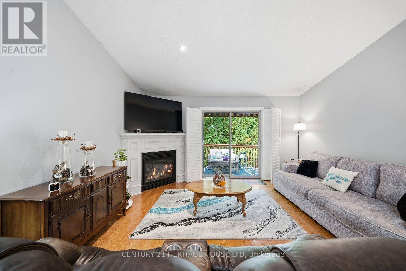 8 - 633 Park Road N Property Photo 37
