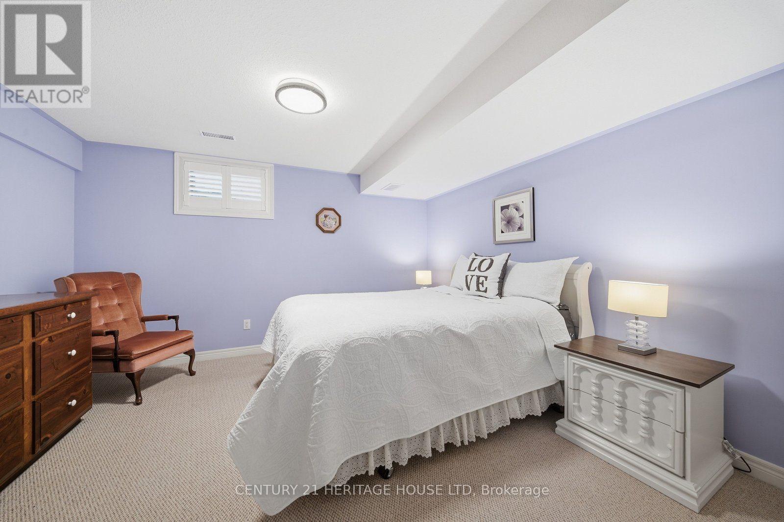 8 - 633 Park Road N Property Photo 44