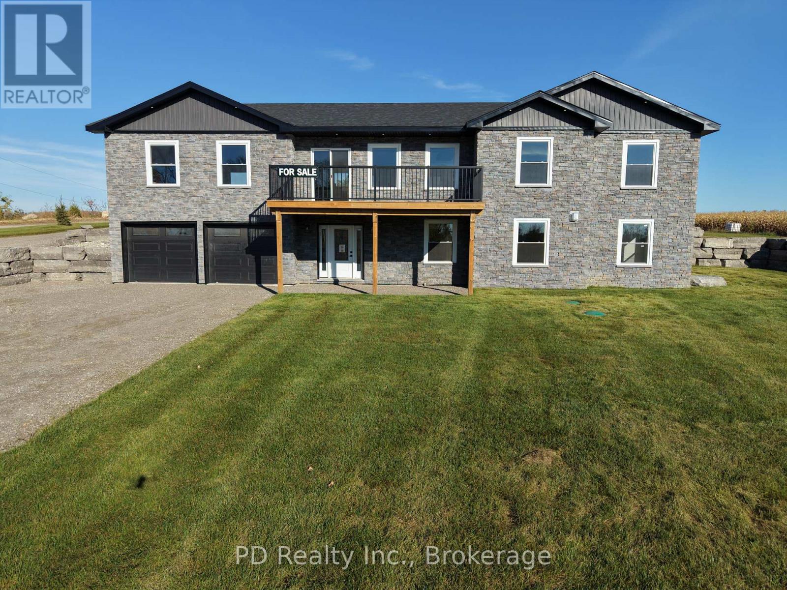 2467 Queen Mary Street Property Photo 1