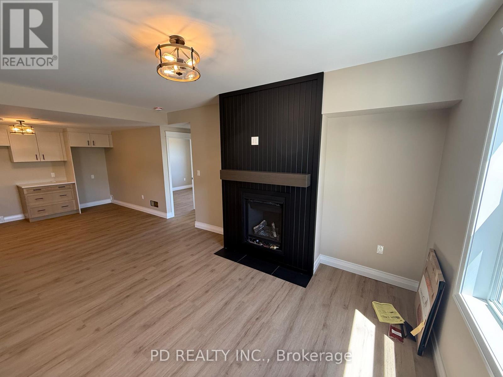 2467 Queen Mary Street Property Photo 17