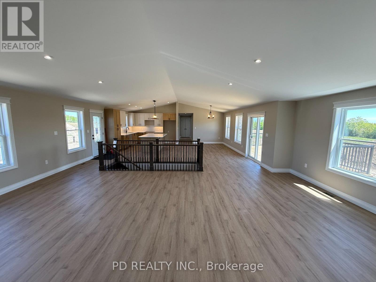 2467 Queen Mary Street Property Photo 23