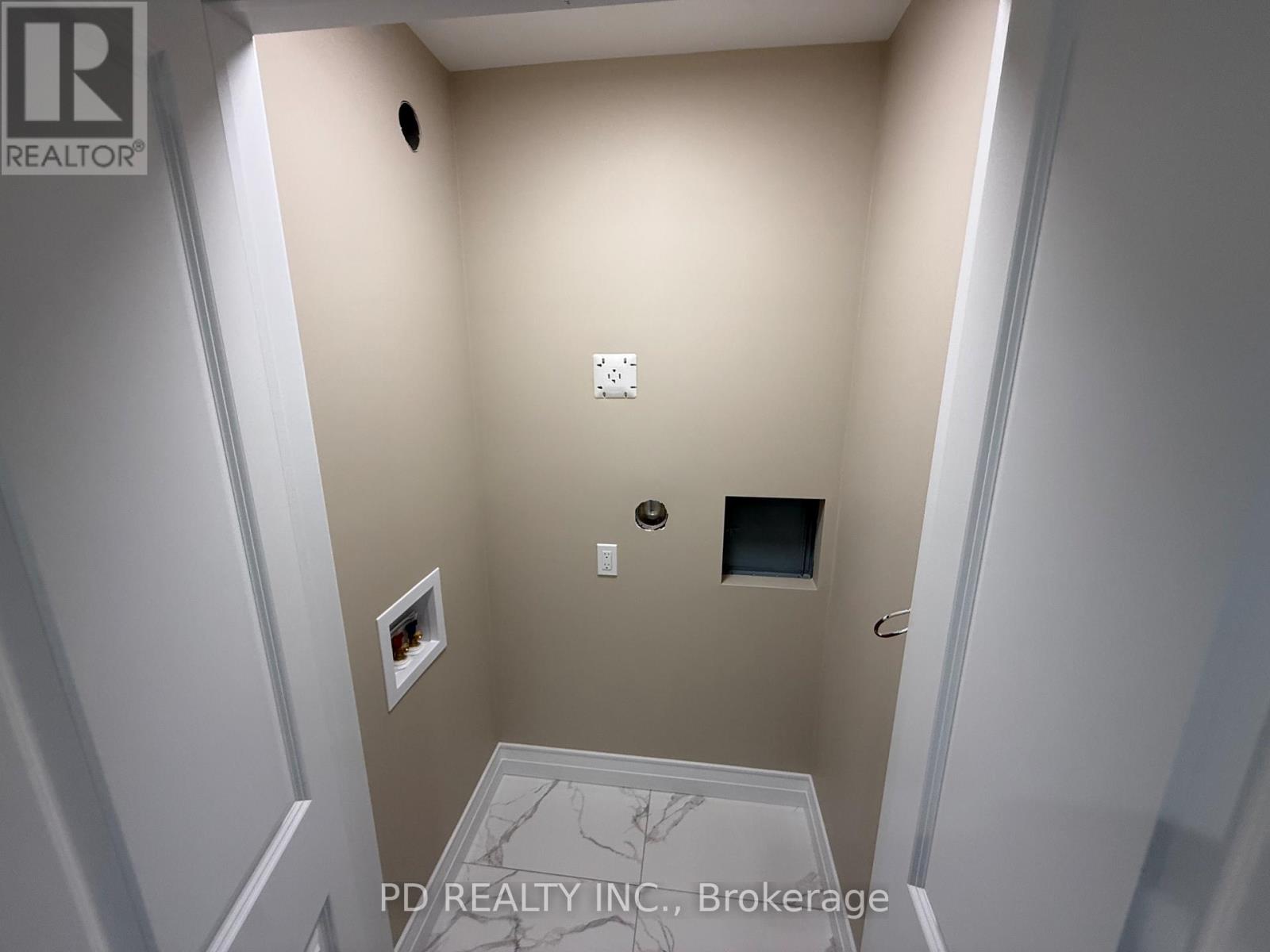 2467 Queen Mary Street Property Photo 26