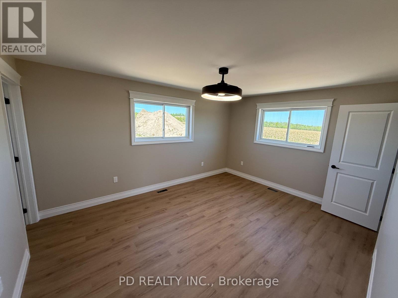 2467 Queen Mary Street Property Photo 27