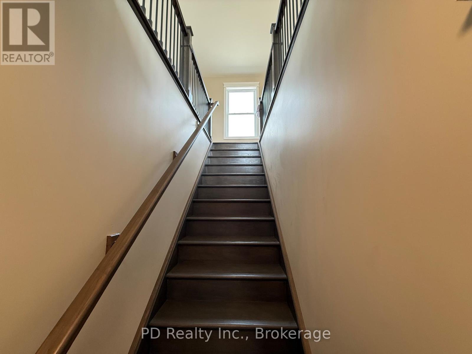 2467 Queen Mary Street Property Photo 35