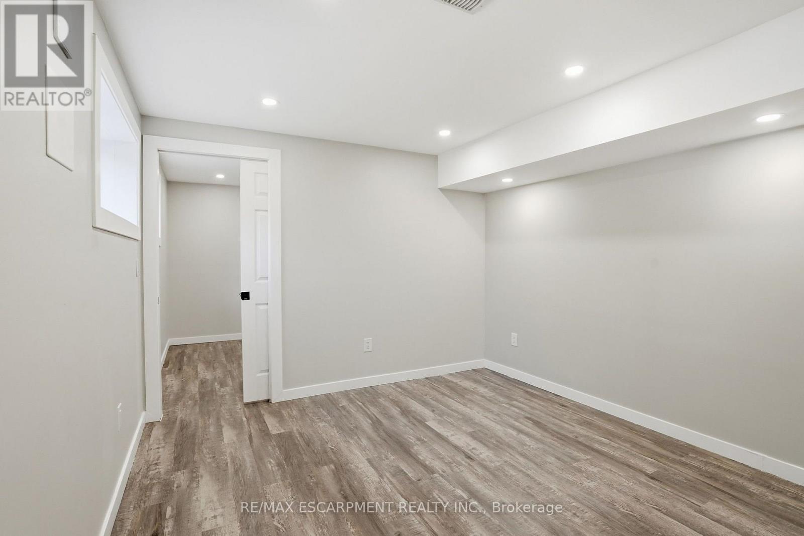 Lower - 43 Fleming Crescent Property Photo 12