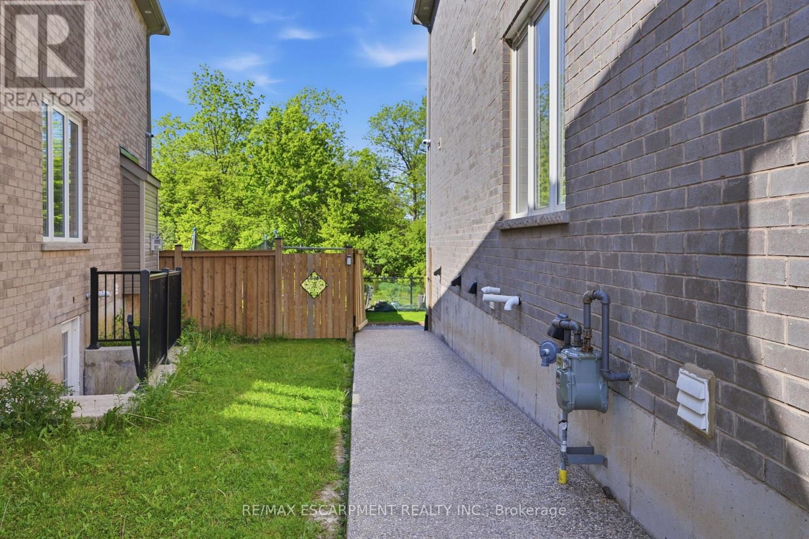 Lower - 43 Fleming Crescent Property Photo 17