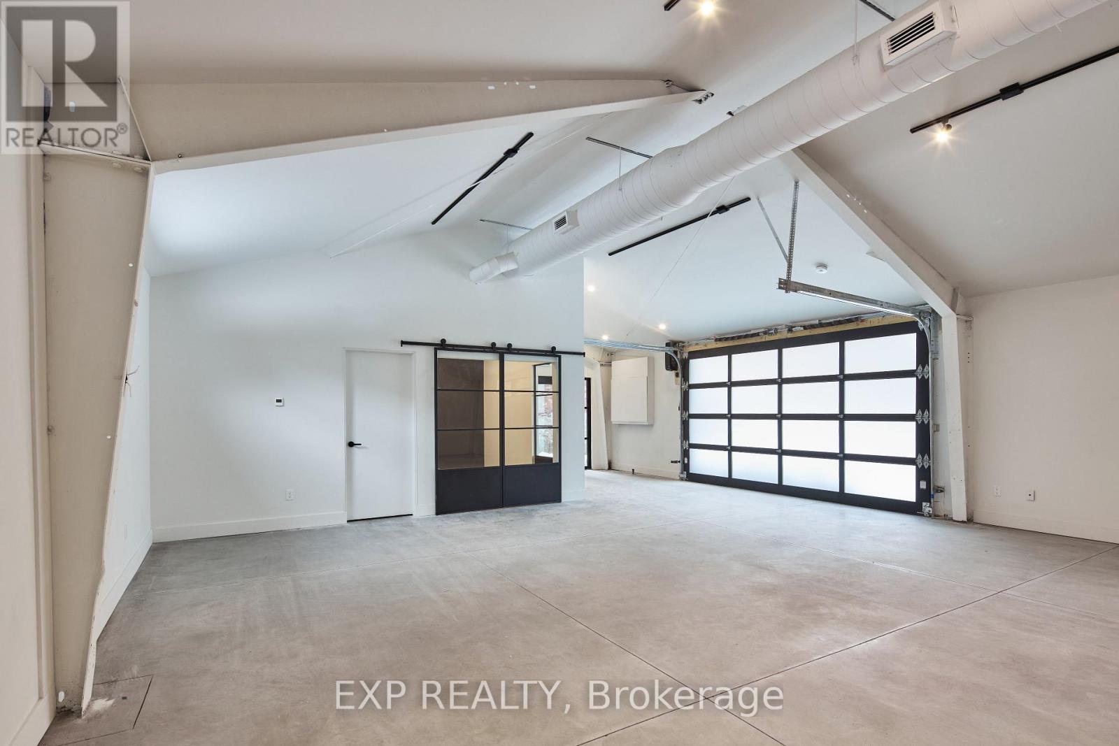 329 Catherine Street Property Photo 8