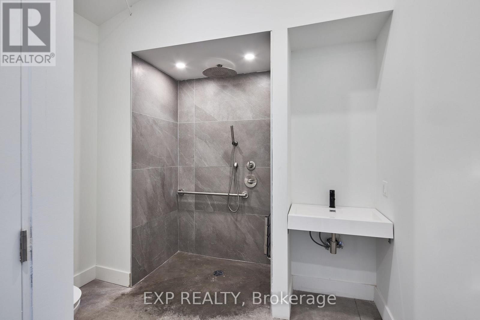 329 Catherine Street Property Photo 9