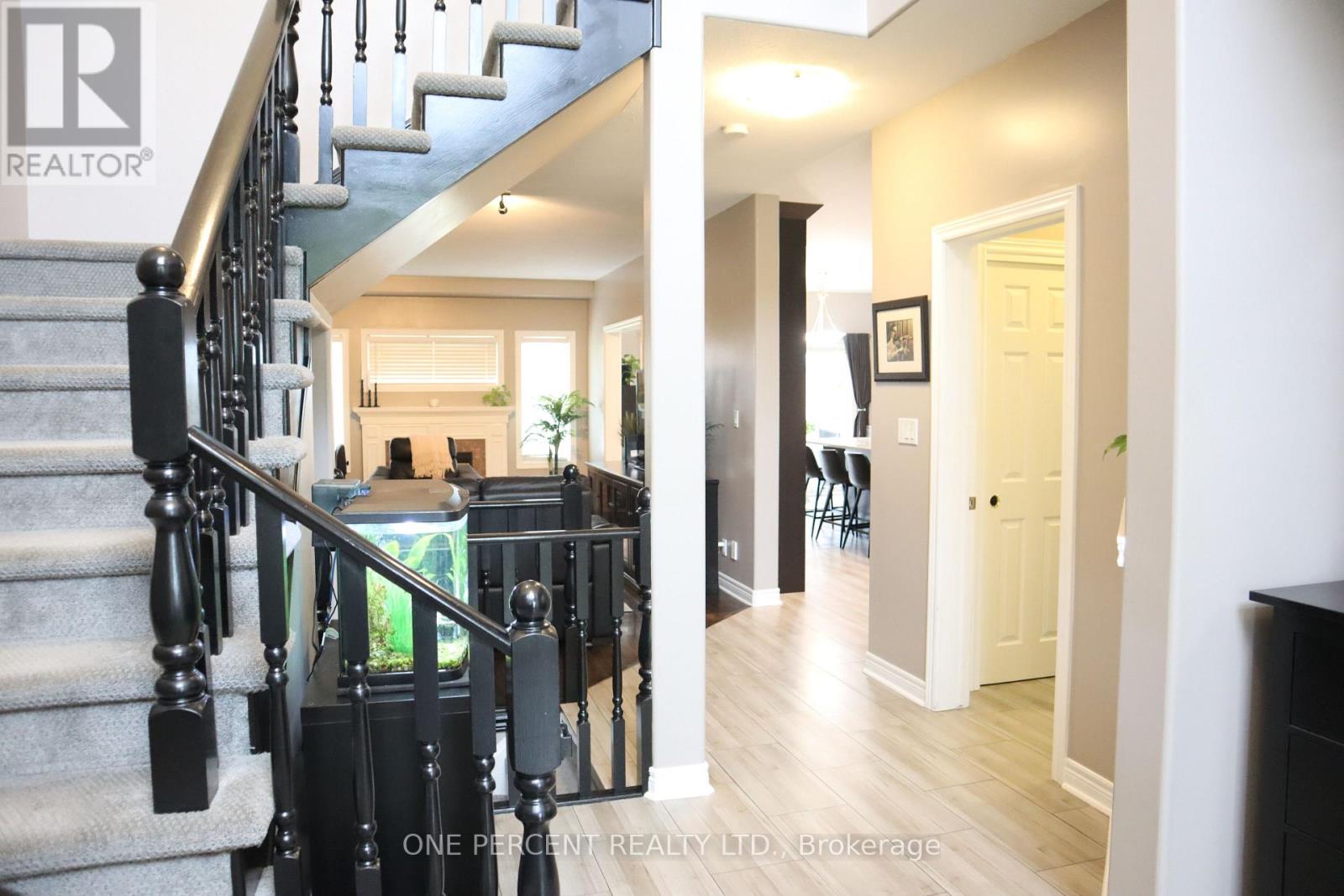 349 Winterberry Boulevard Property Photo 6
