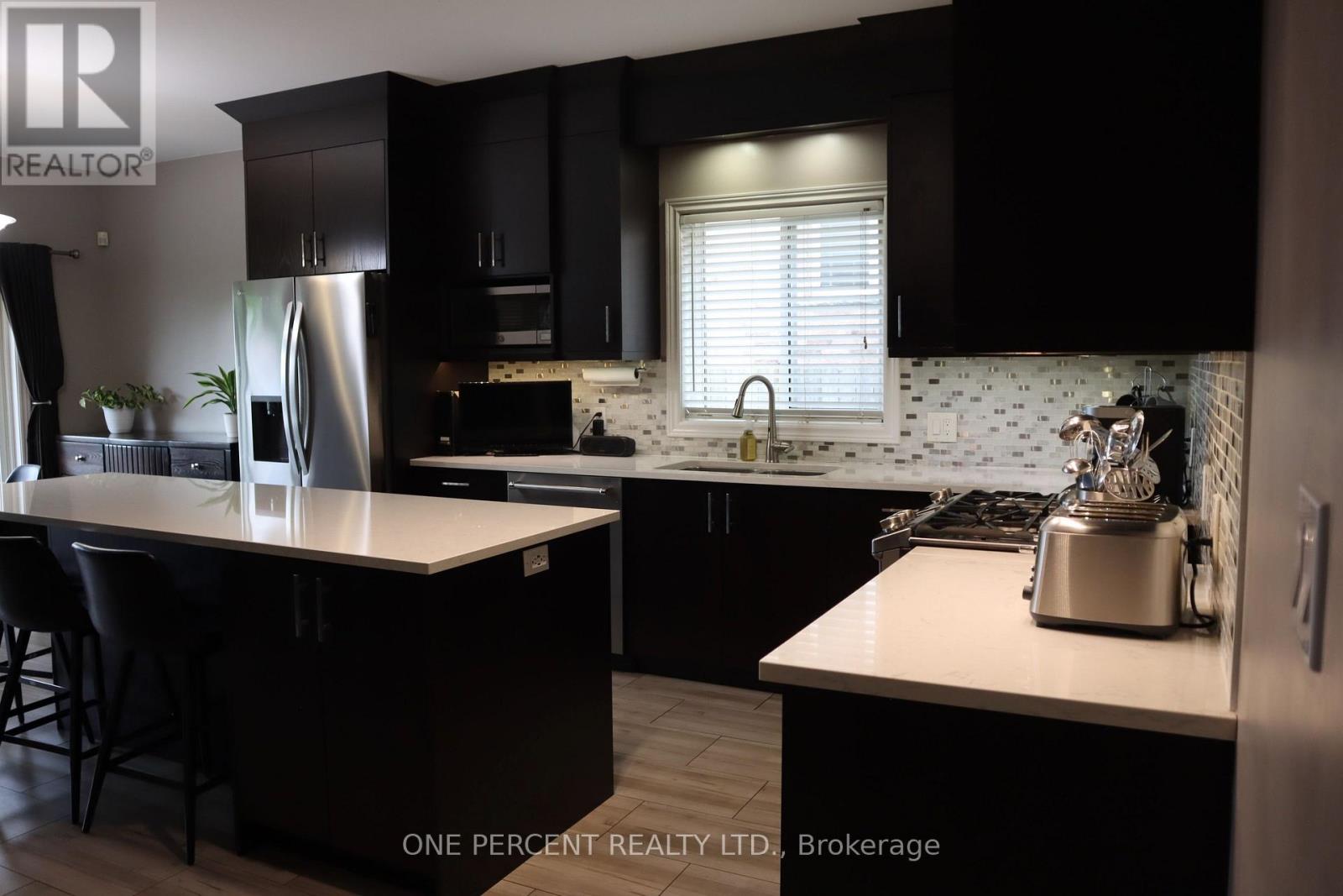 349 Winterberry Boulevard Property Photo 11