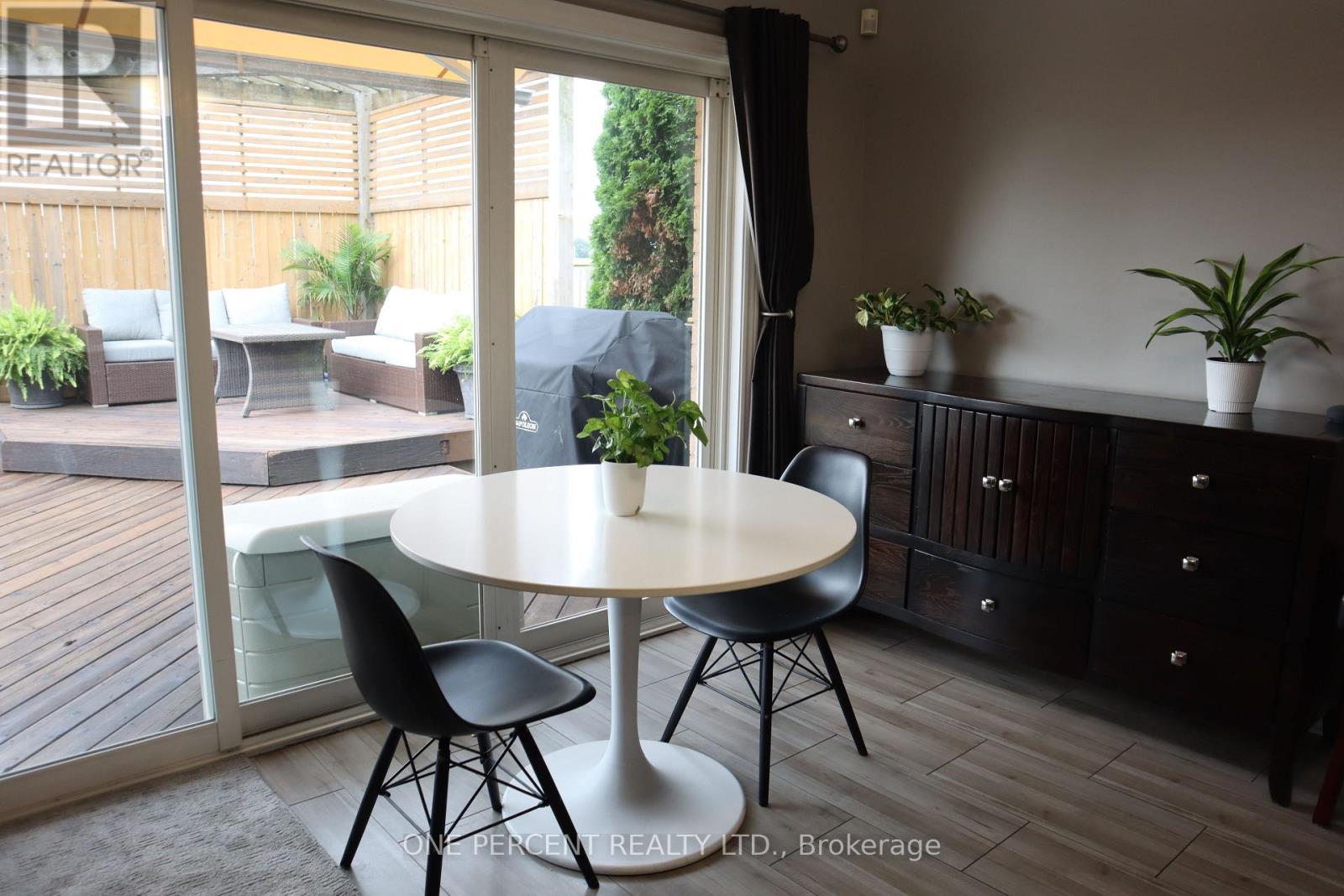 349 Winterberry Boulevard Property Photo 12