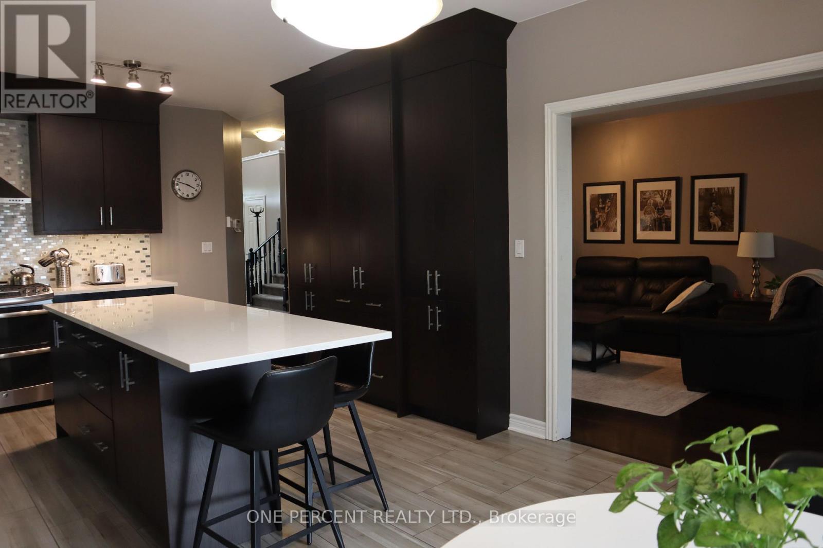 349 Winterberry Boulevard Property Photo 13