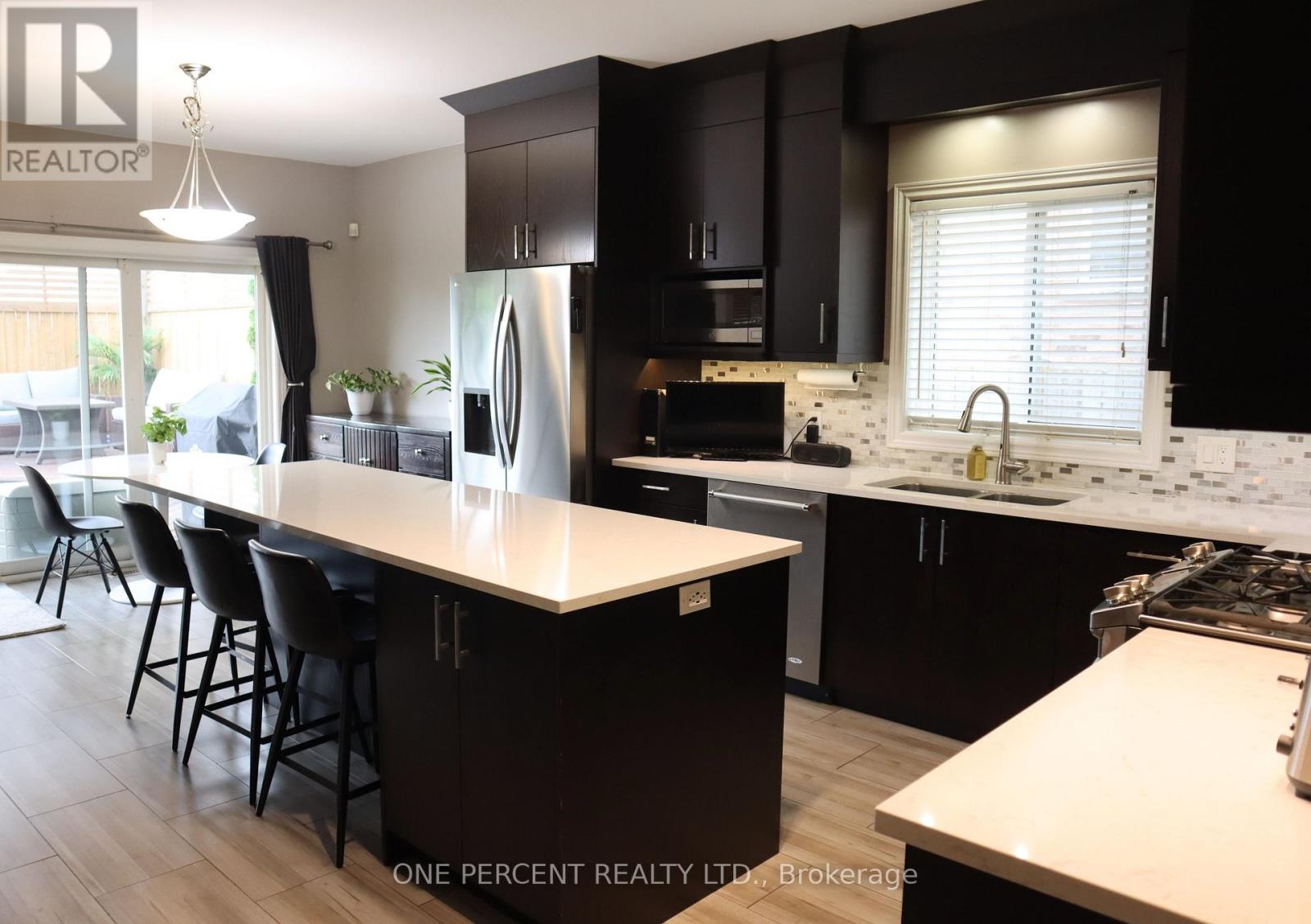 349 Winterberry Boulevard Property Photo 14
