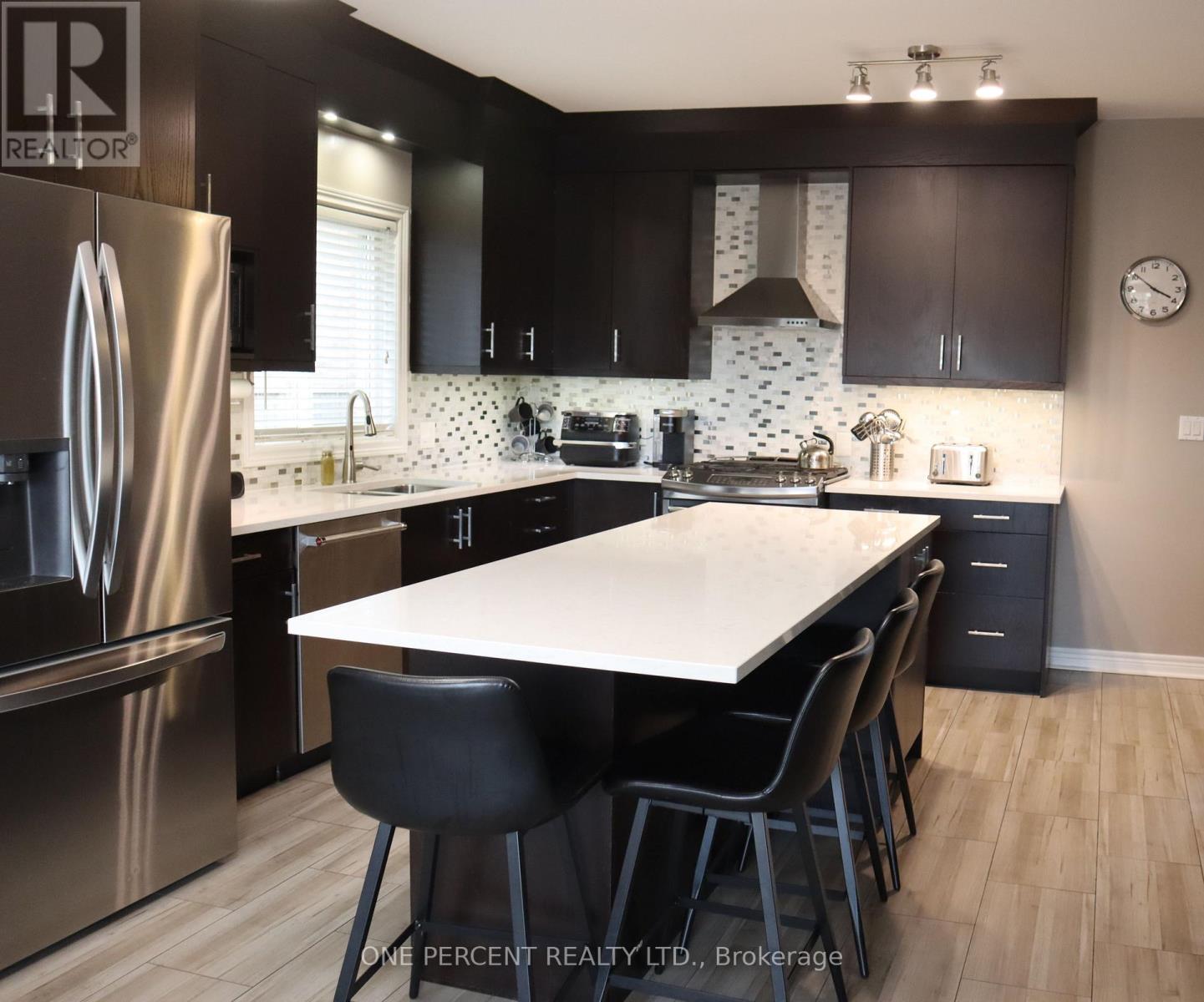 349 Winterberry Boulevard Property Photo 15