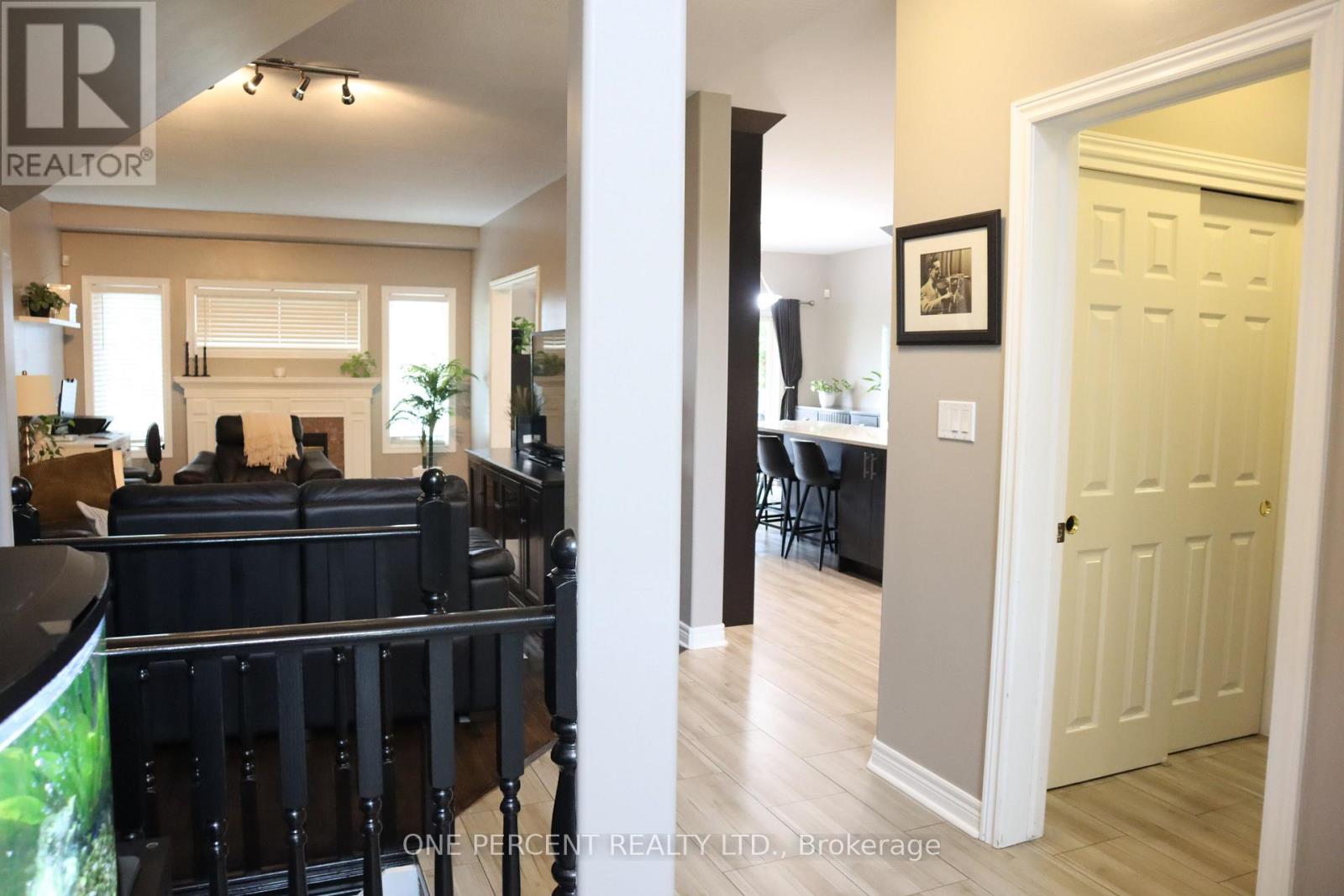 349 Winterberry Boulevard Property Photo 18
