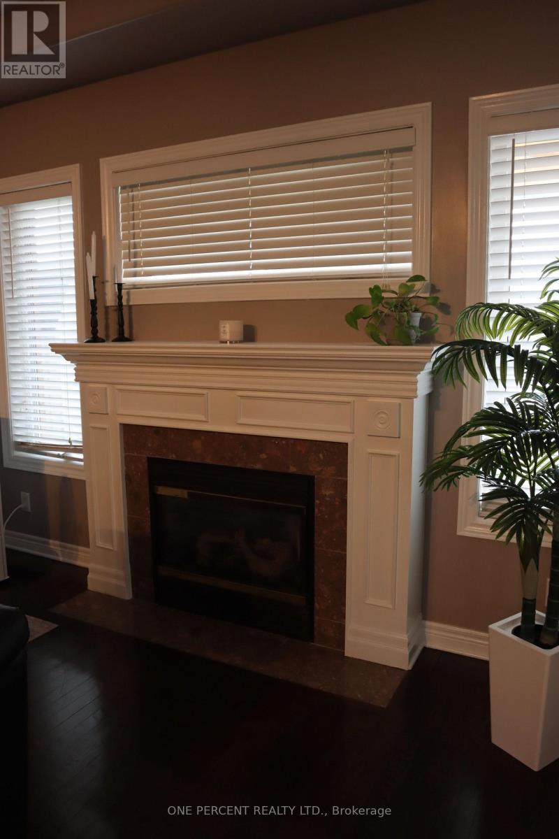 349 Winterberry Boulevard Property Photo 20