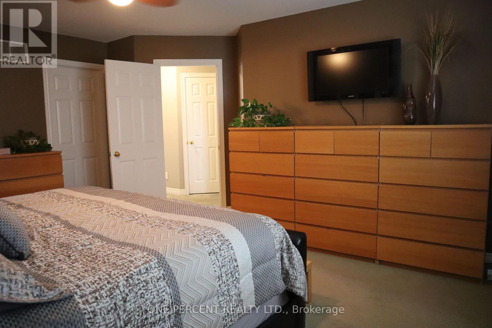 349 Winterberry Boulevard Property Photo 22
