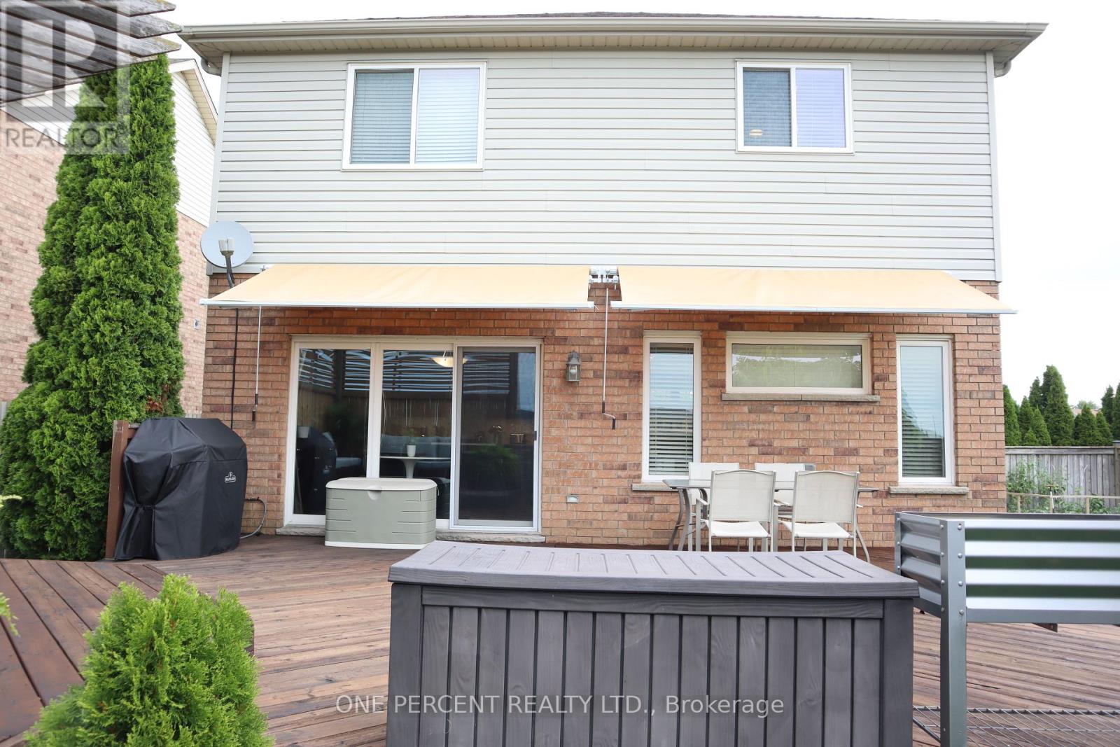 349 Winterberry Boulevard Property Photo 45