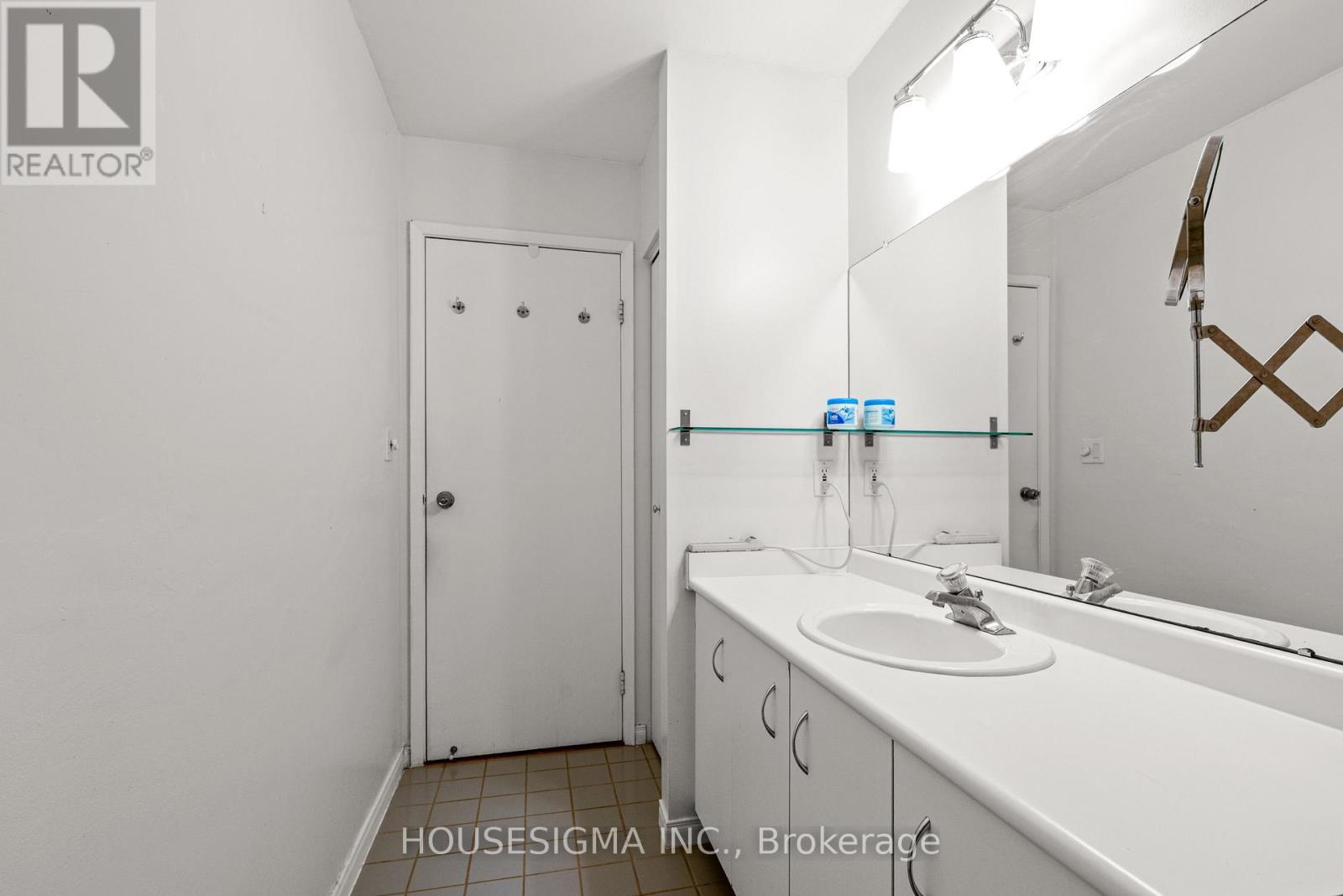 42 - 589 Beechwood Drive Property Photo 23