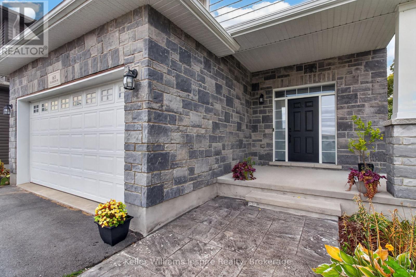 165 Islandview Drive Property Photo 4