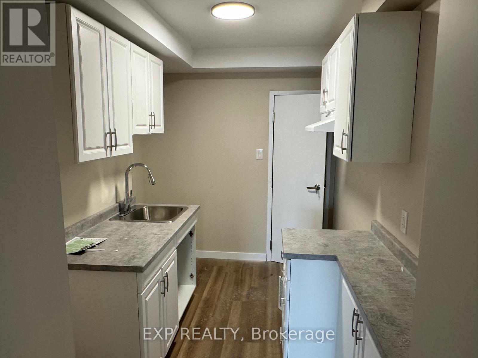 439 Main Street E Property Photo 2