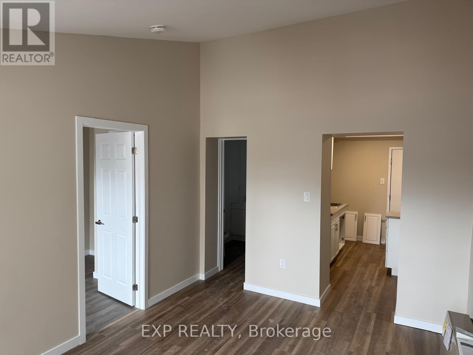 439 Main Street E Property Photo 6