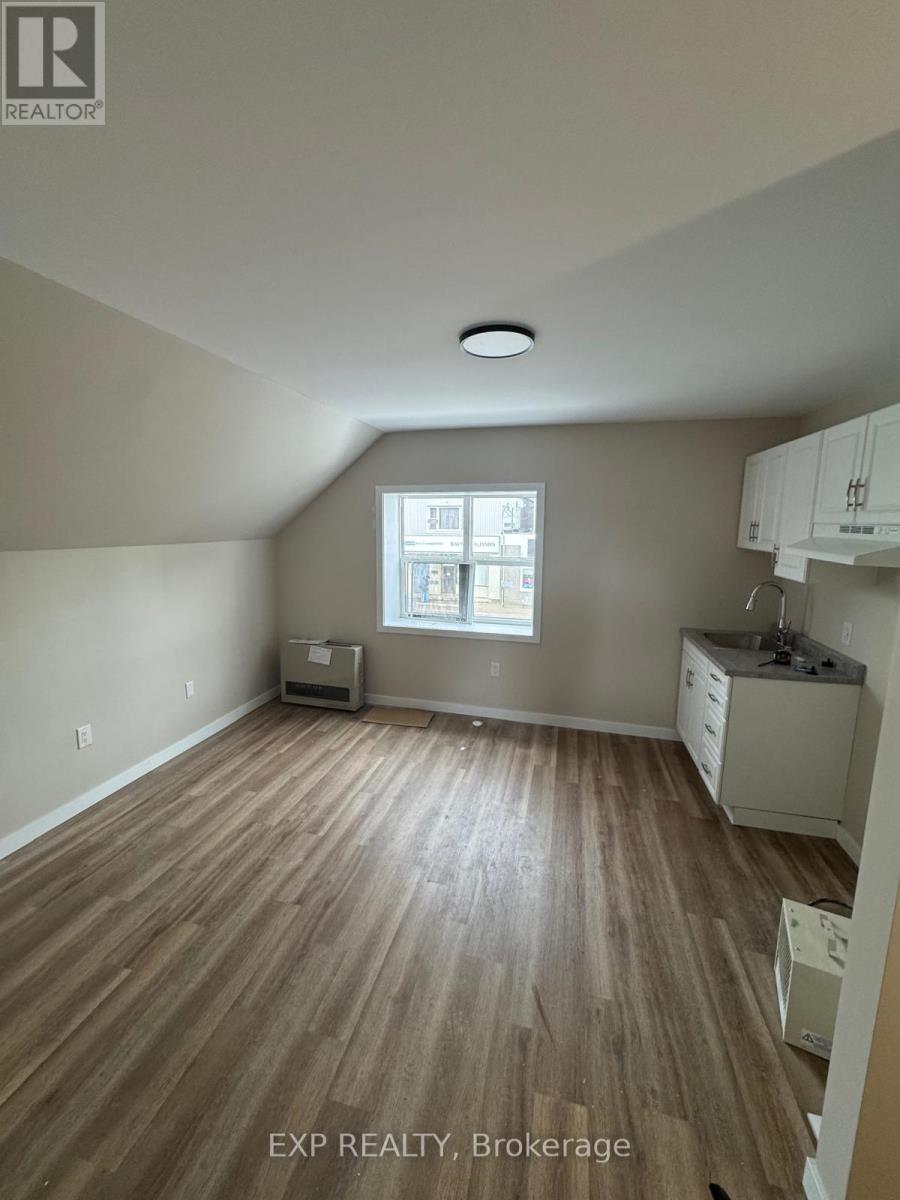 439 Main Street E Property Photo 7