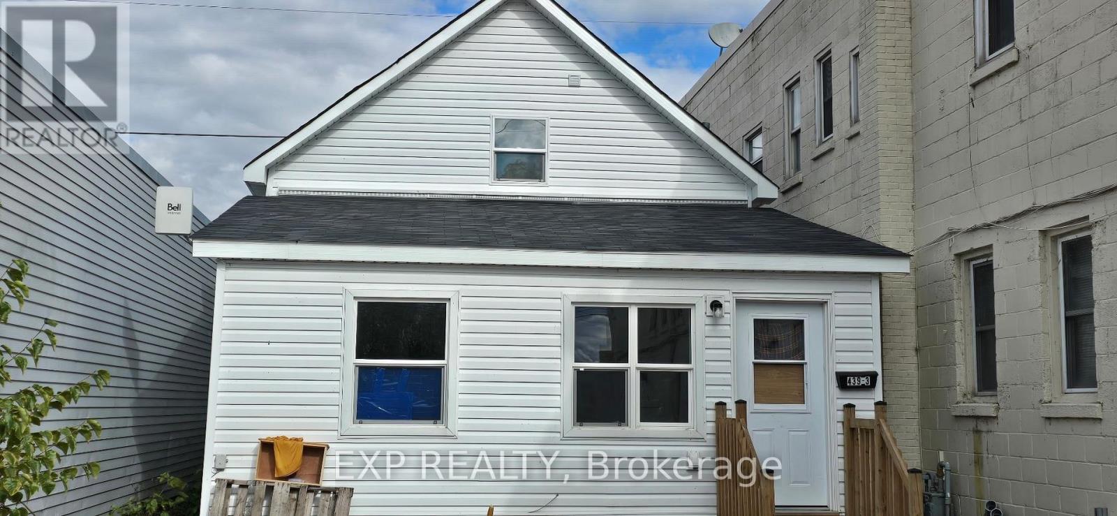 439 Main Street E Property Photo 11