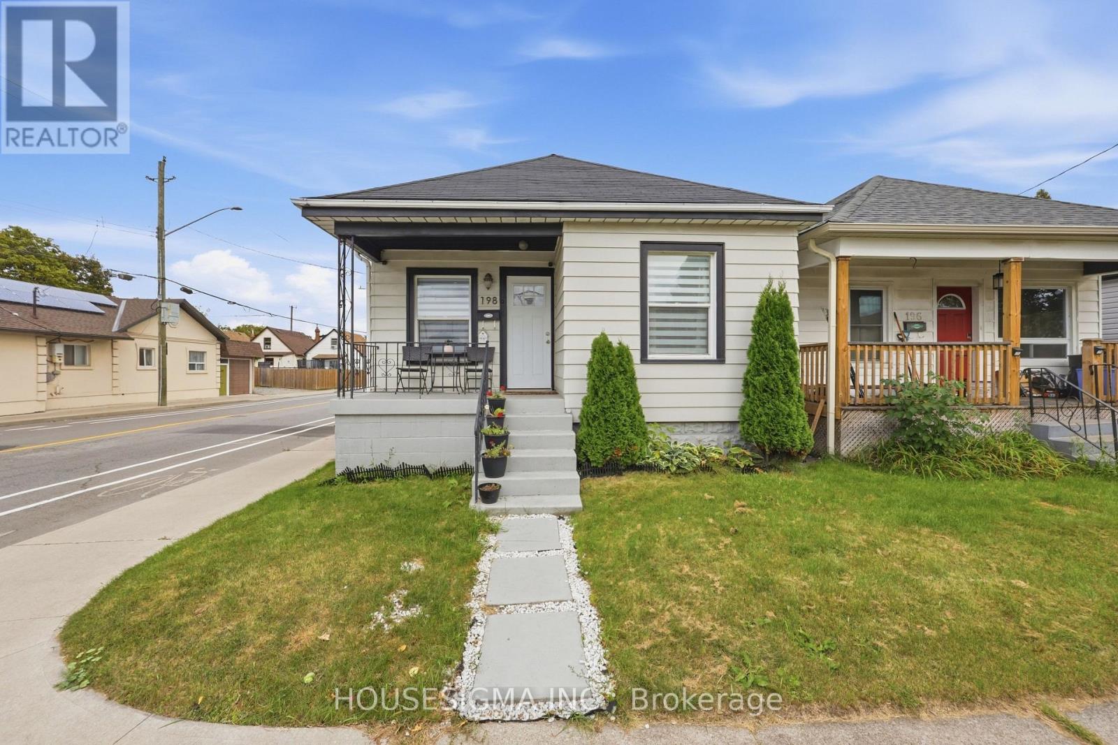 198 WEIR STREET N Property Photo 1
