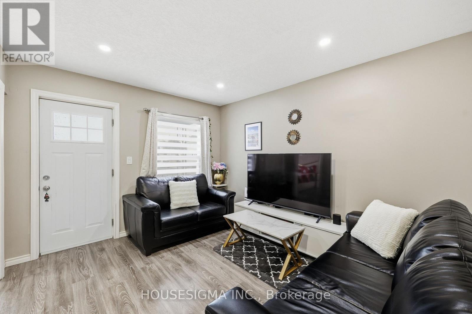 198 Weir Street N Property Photo 7