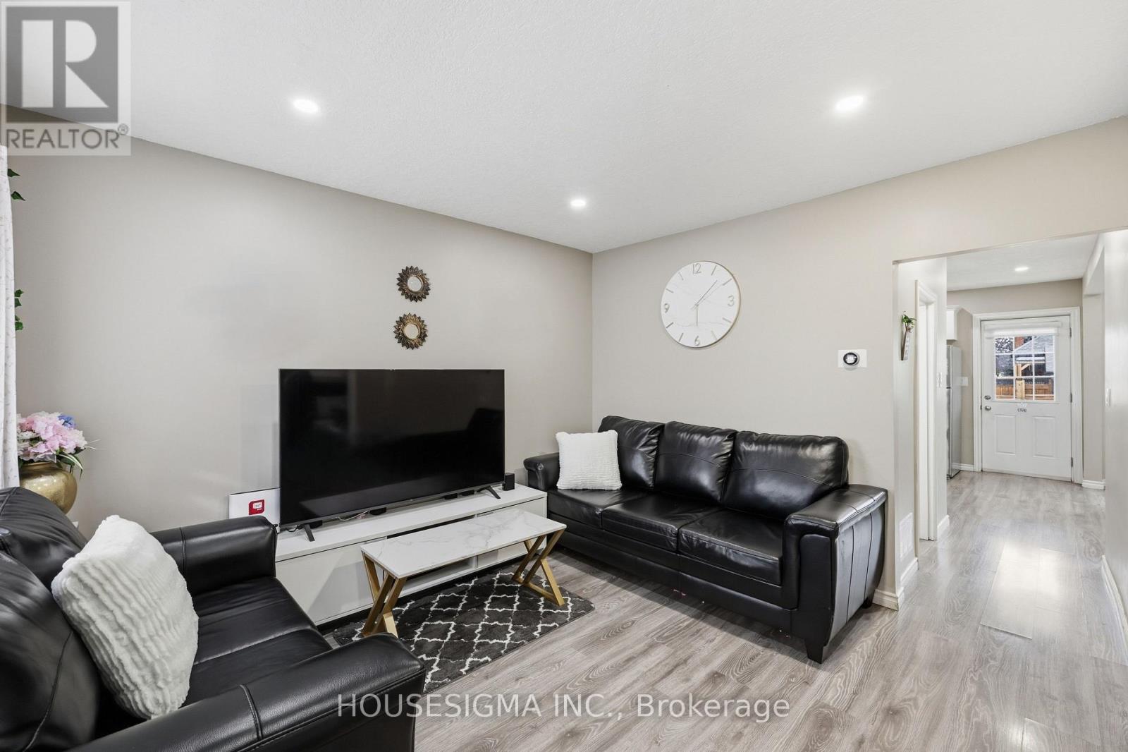 198 Weir Street N Property Photo 8