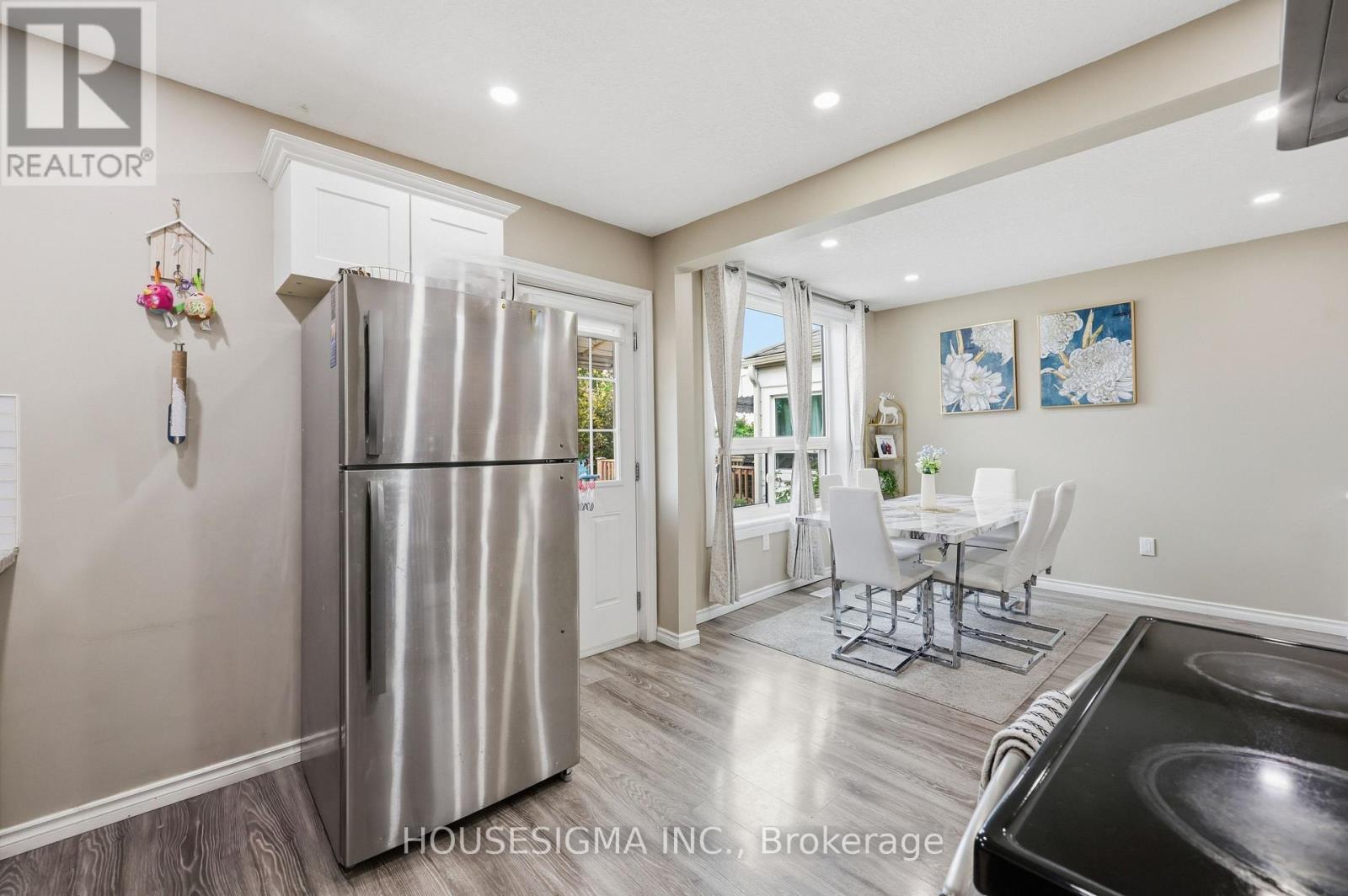 198 Weir Street N Property Photo 10