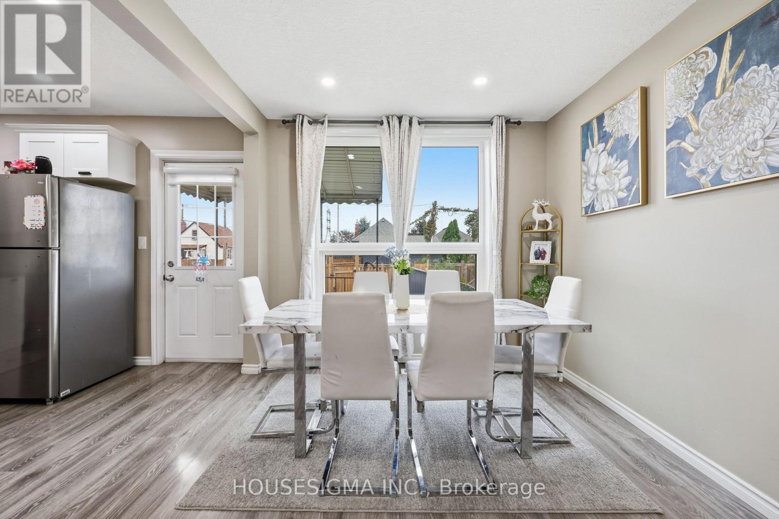 198 Weir Street N Property Photo 14
