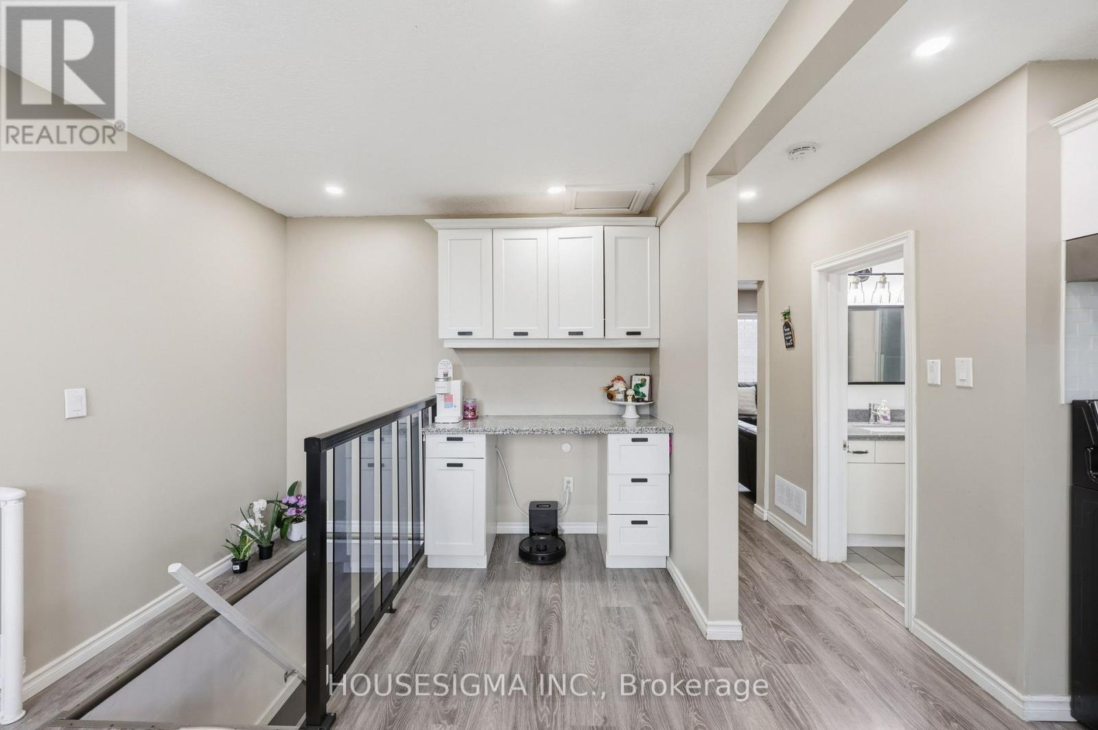 198 Weir Street N Property Photo 15