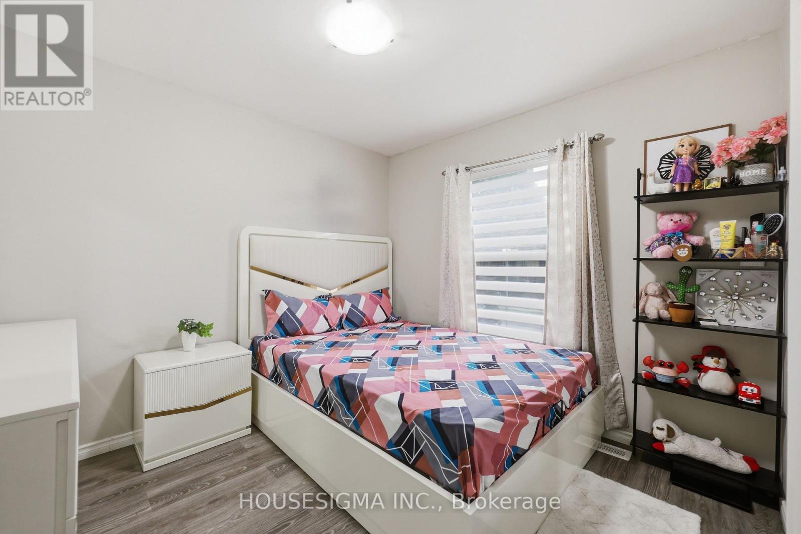 198 Weir Street N Property Photo 16