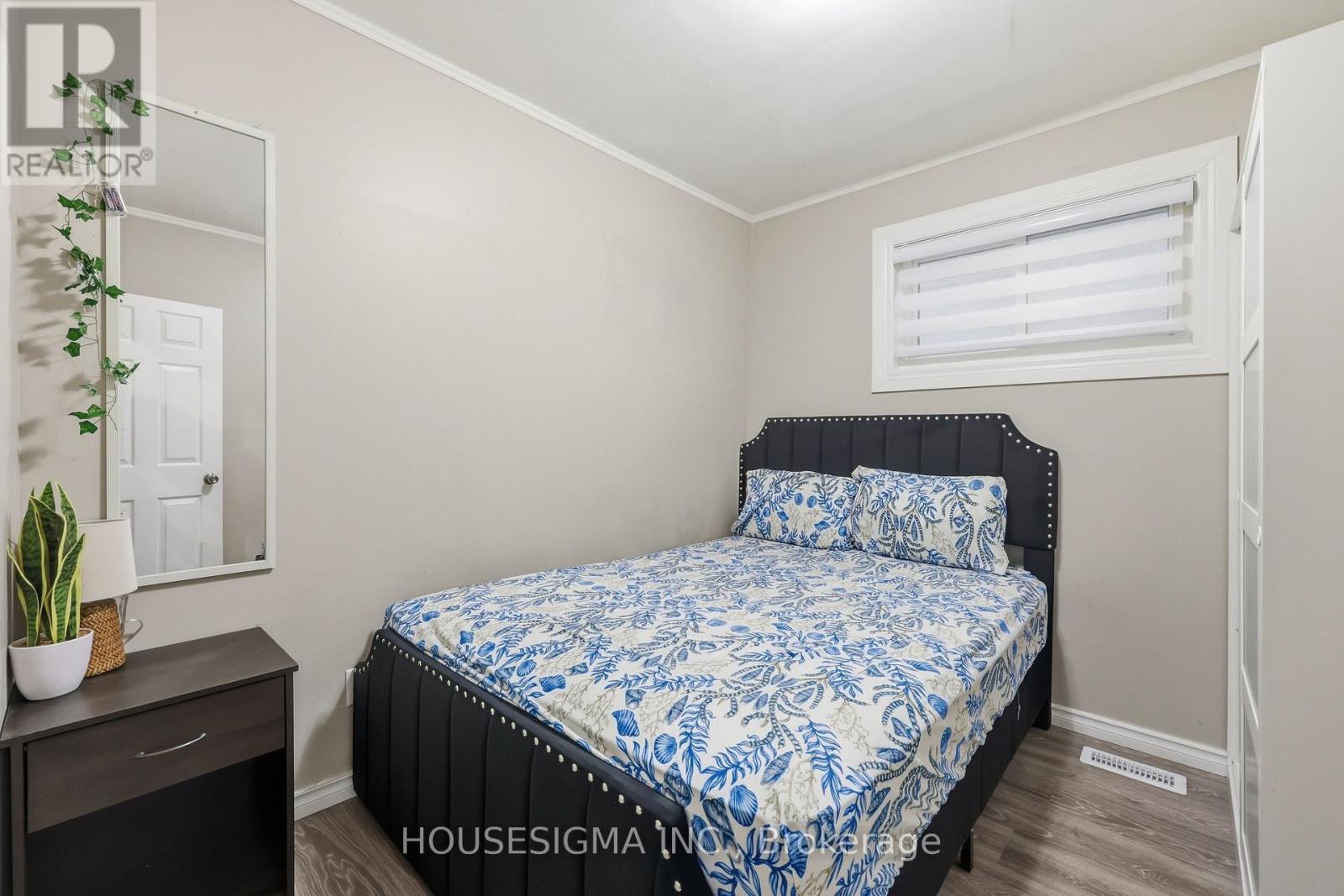 198 Weir Street N Property Photo 17