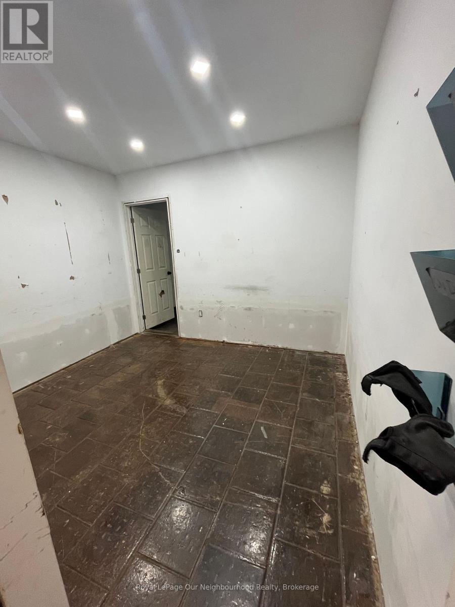 236 Burgar Street Property Photo 7