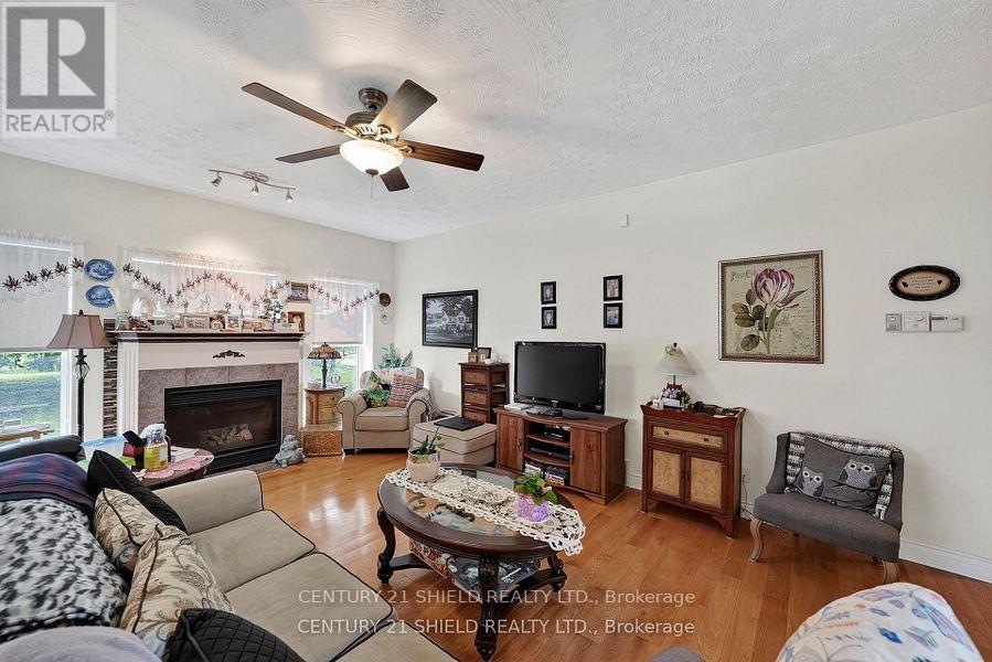 67 Front St Street Property Photo 7
