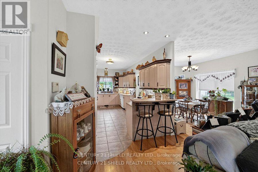 67 Front St Street Property Photo 8
