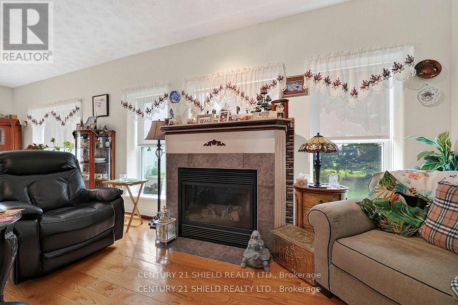 67 Front St Street Property Photo 9