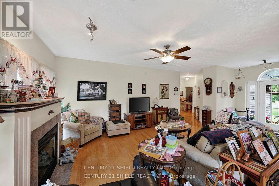 67 Front St Street Property Photo 10