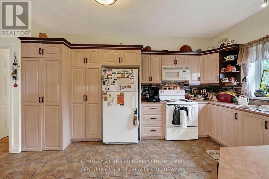 67 Front St Street Property Photo 12