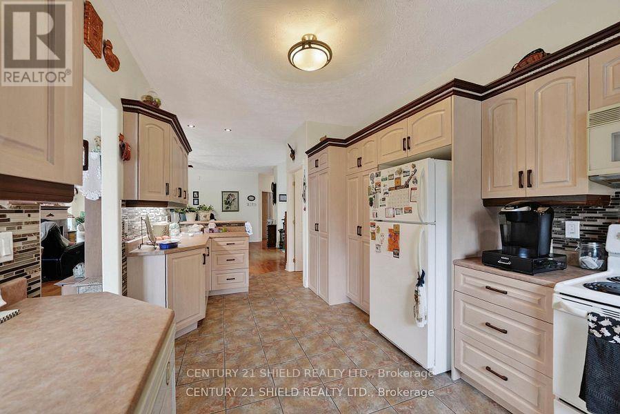 67 Front St Street Property Photo 13