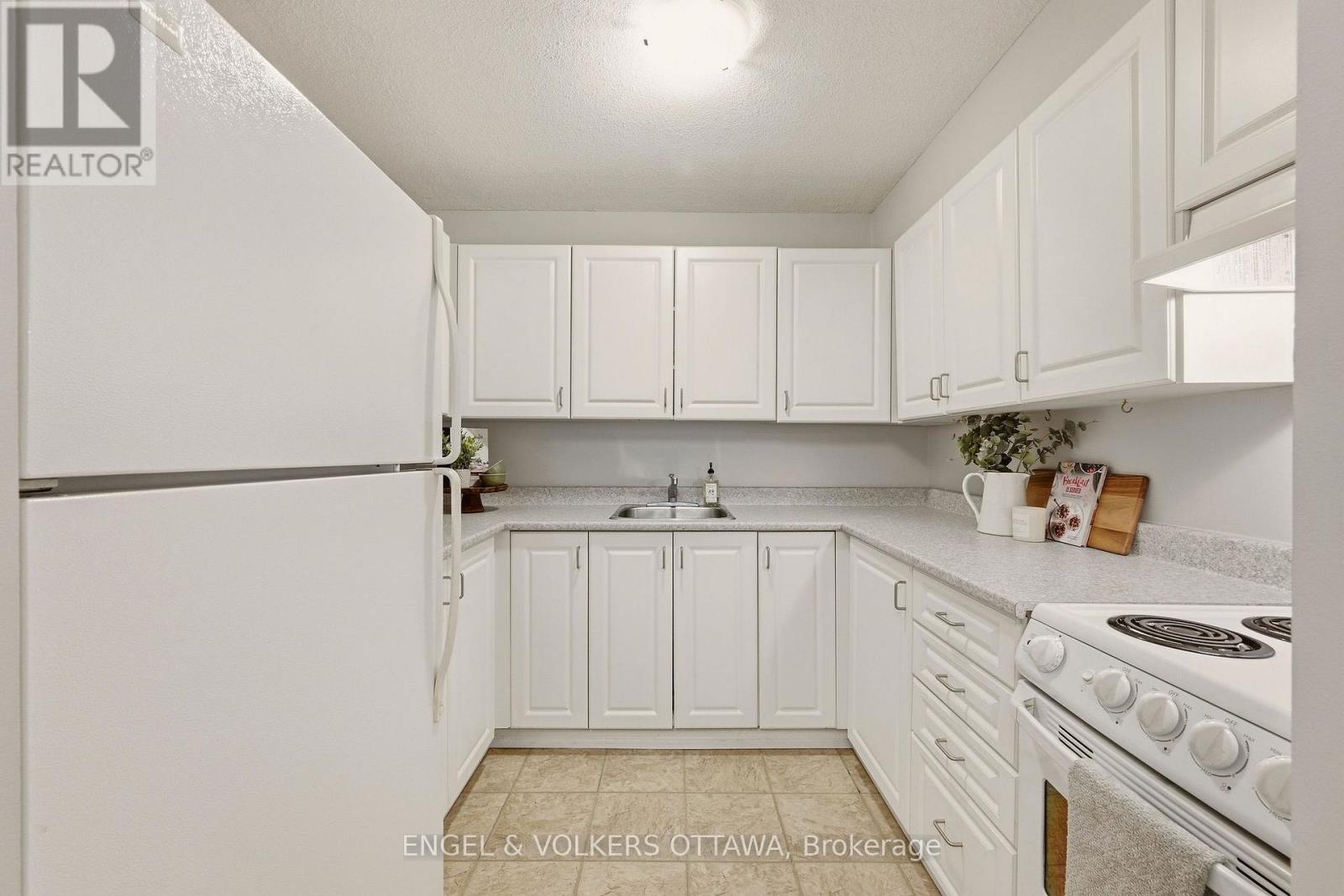 606 - 475 Laurier Avenue W Property Photo 16