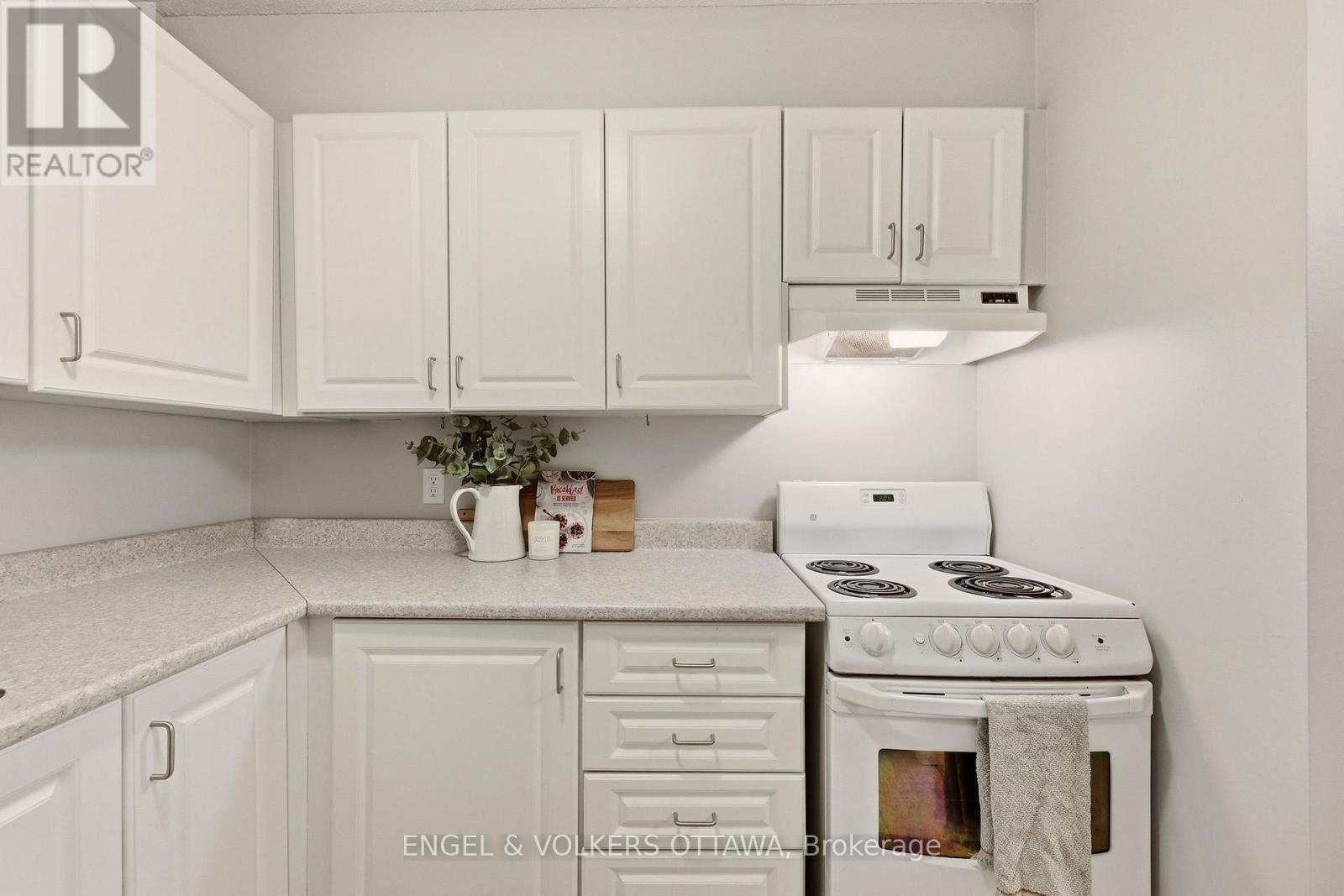 606 - 475 Laurier Avenue W Property Photo 19