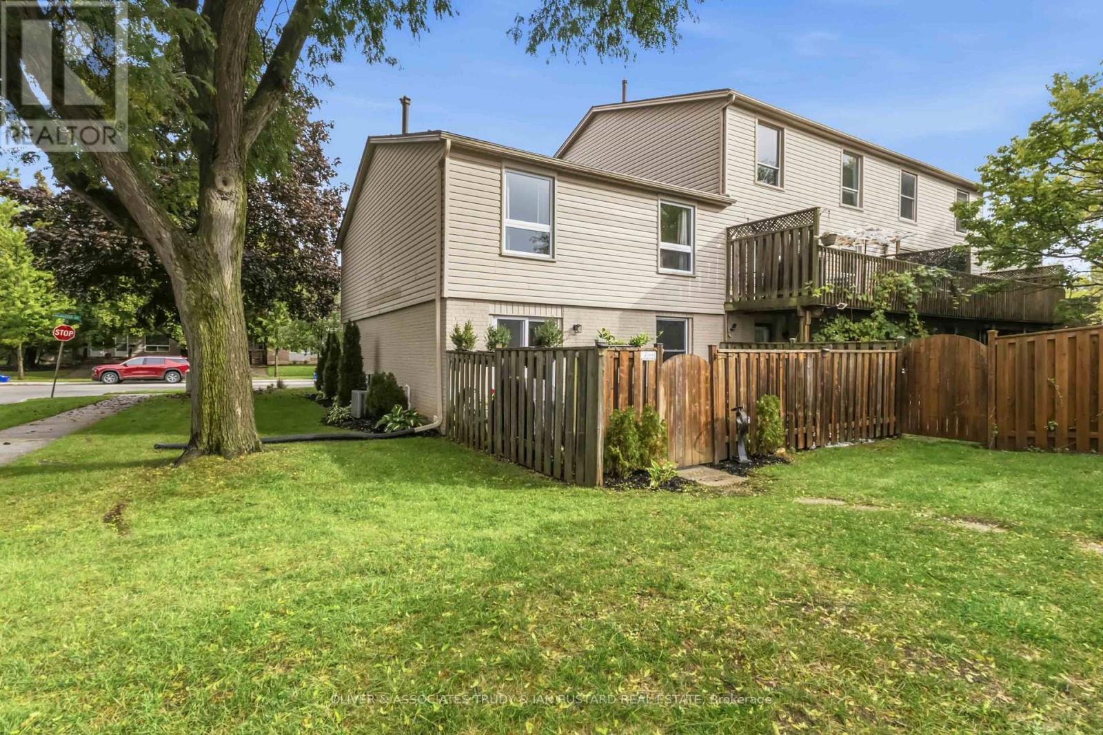109 Mcmaster Drive E Property Photo 2