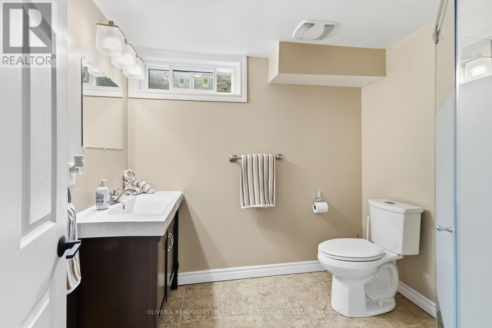 109 Mcmaster Drive E Property Photo 23